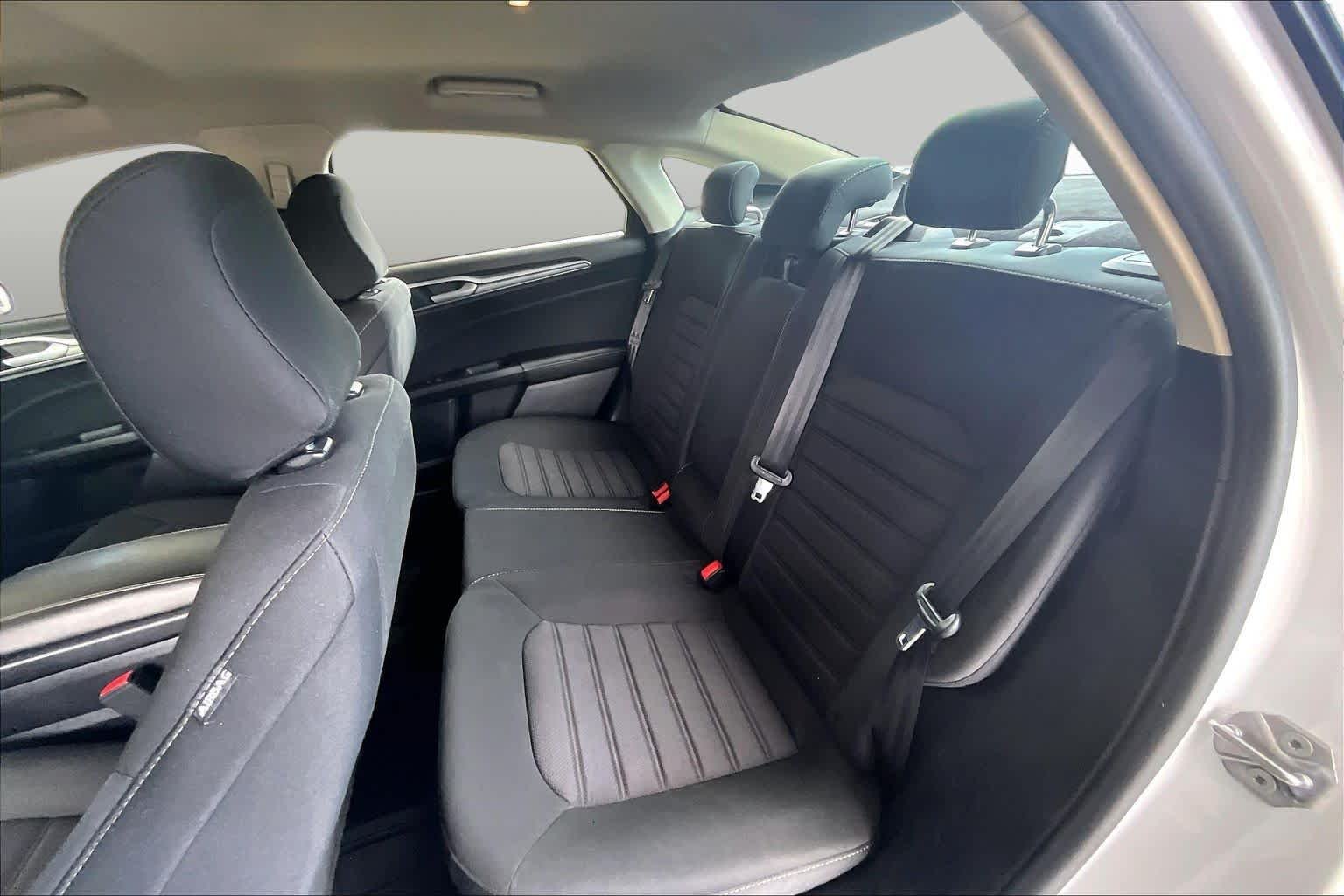 Used 2020 Oxford White Ford SE image 20