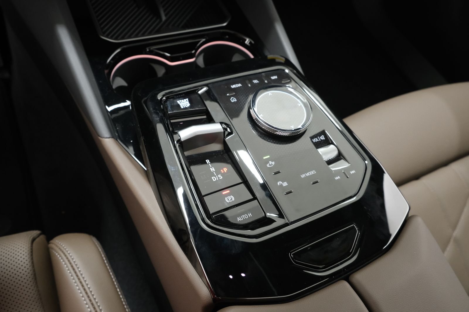 New 2027 Oxide Grey Metallic BMW 530i xDrive image 23