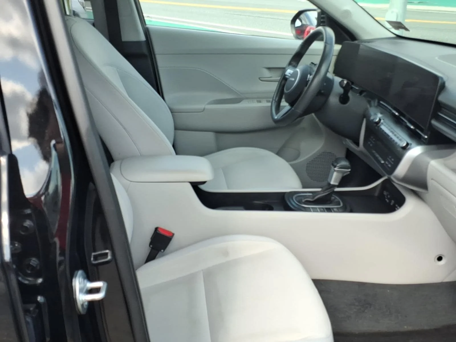 Used 2025 Abyss Black Hyundai SEL image 16