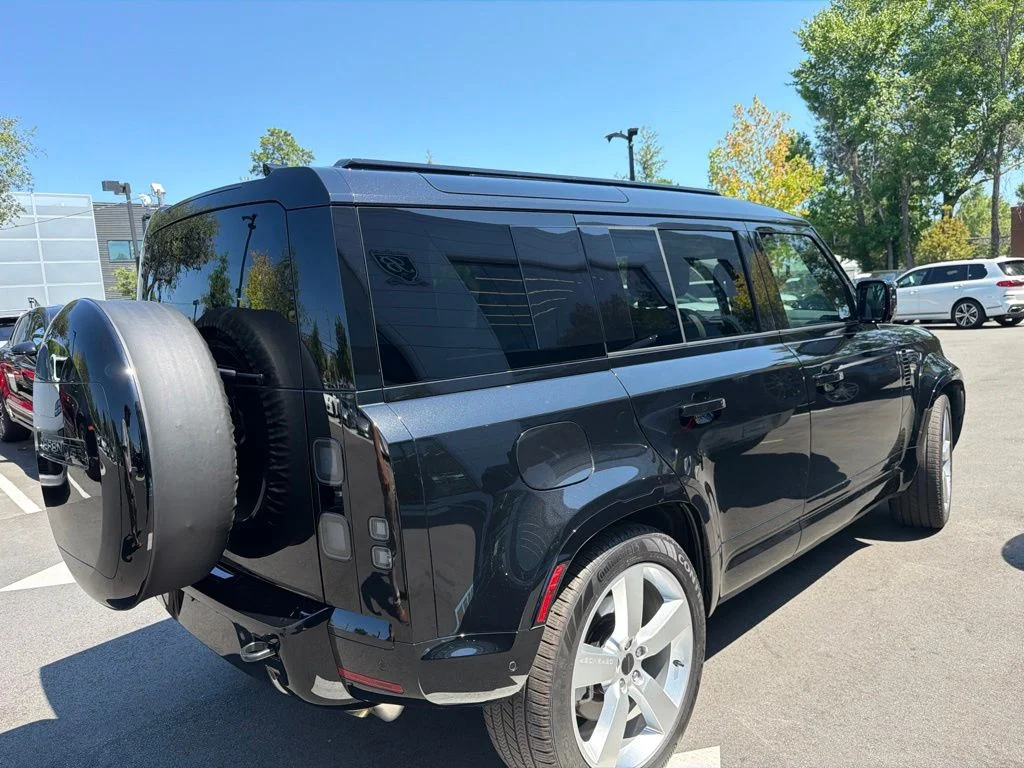 Used 2026 Black Land Rover X-Dynamic SE image 3