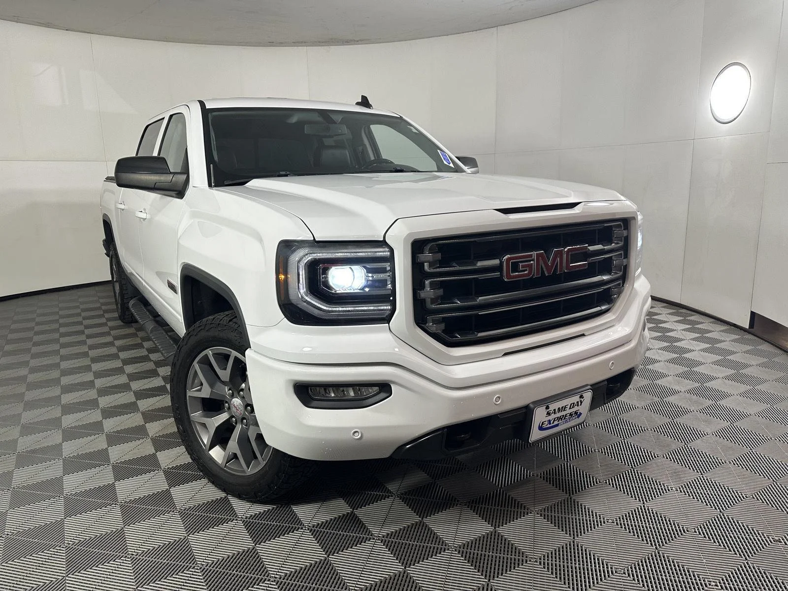 Used 2018 Summit White GMC SLT image 24