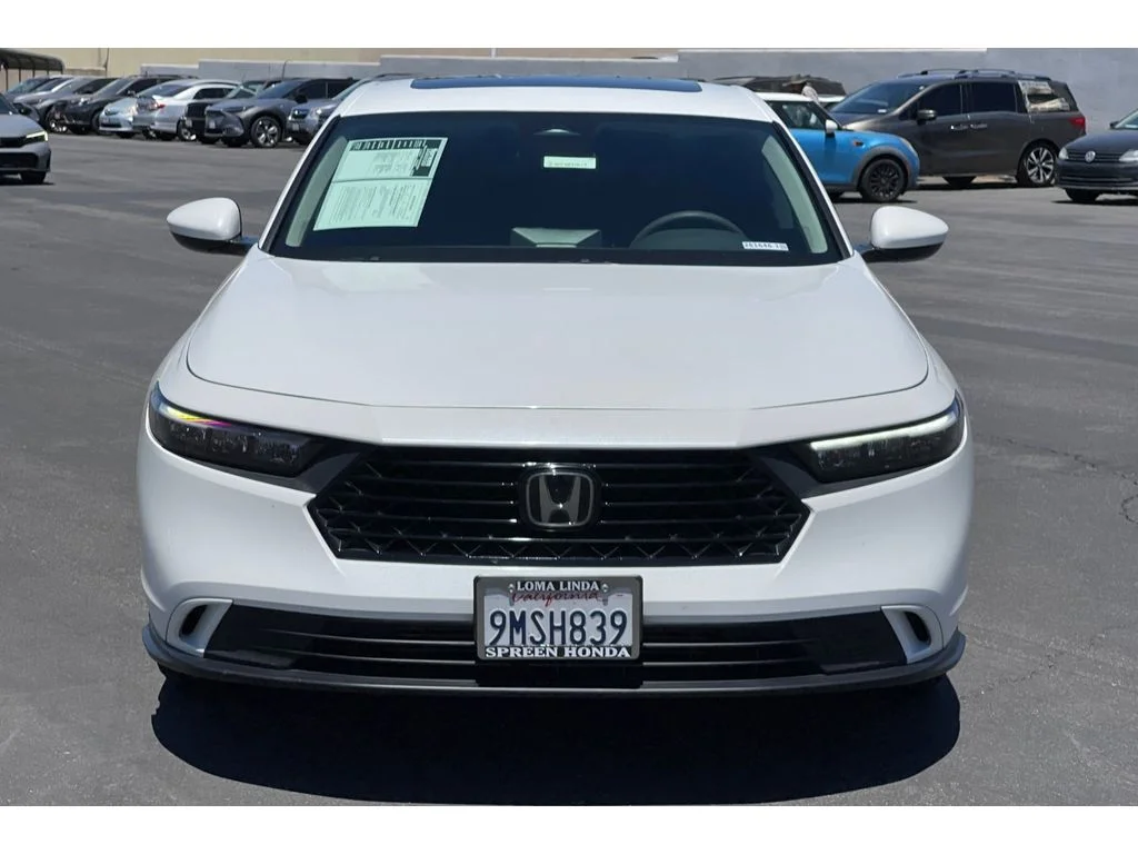 Used 2024 Platinum White Pearl Honda EX image 9