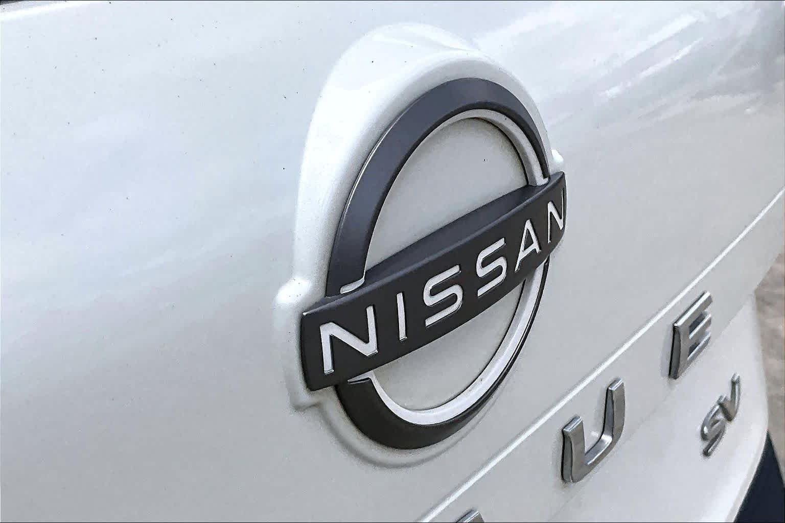 Used 2023 Pearl White Tricoat Nissan SV image 30