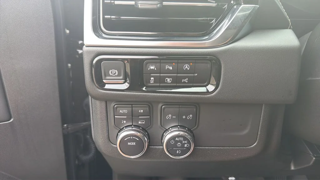 Used 2025 Black GMC Elevation image 22