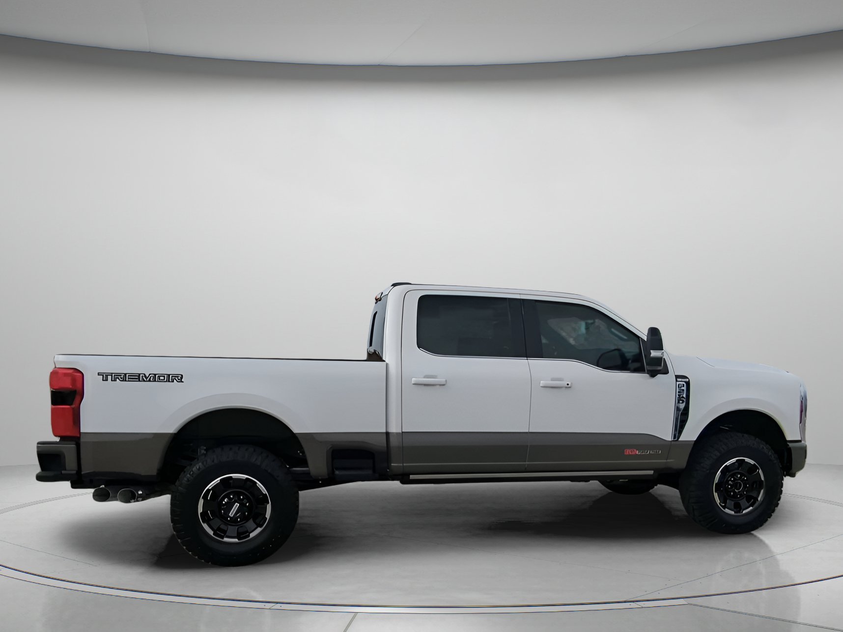 New 2026 Star White Metallic Tri-Coat Ford F-250® King Ranch® image 28