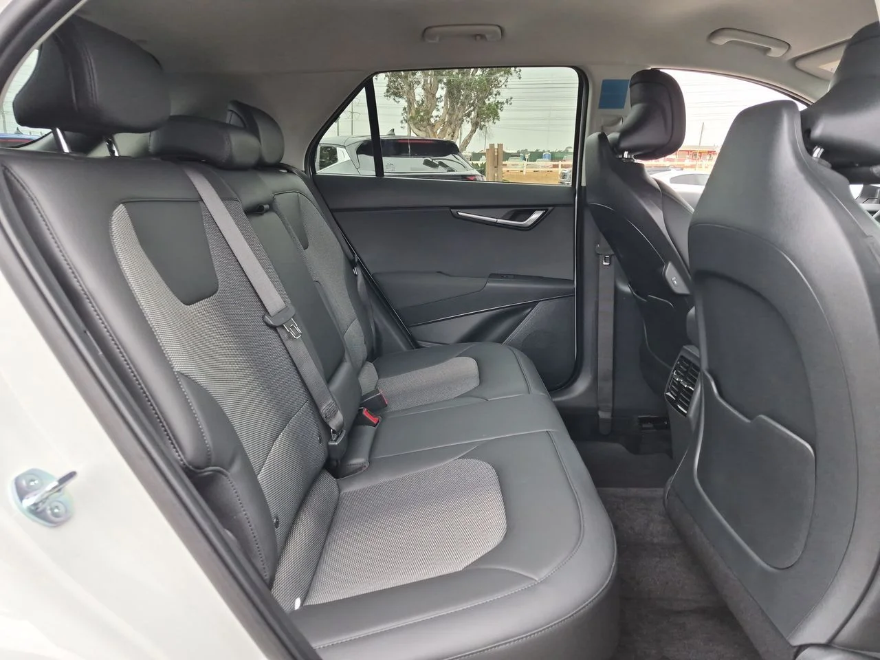 New 2026 Snow White Pearl Kia EX image 27