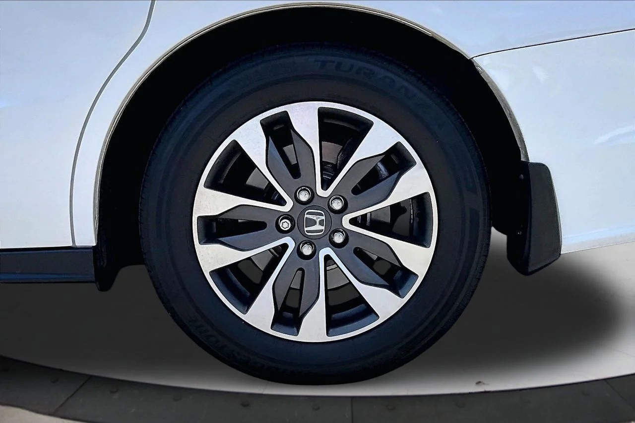 Used 2023  Honda EX-L image 36