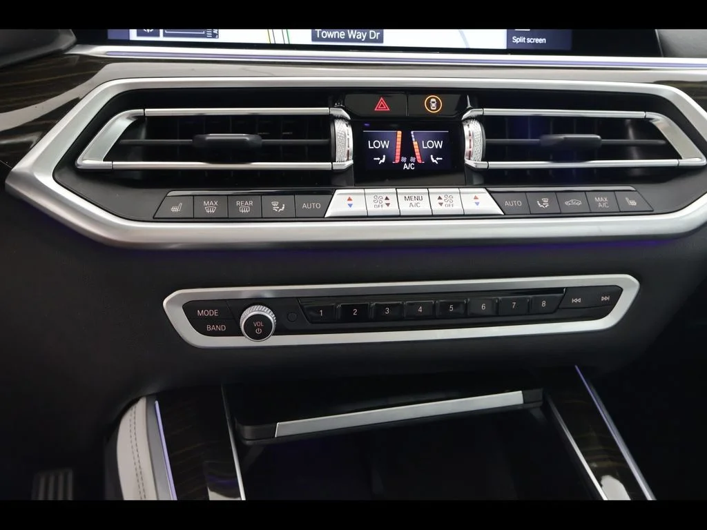 Used 2023 White BMW sDrive40i image 20