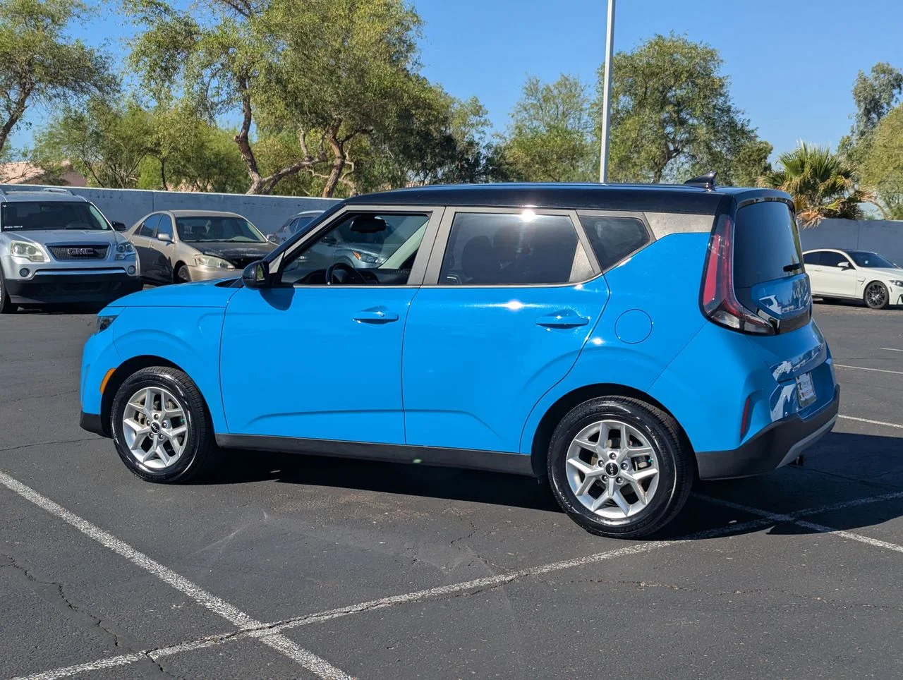 Used 2023 Surf Blue w Black Roof Kia S image 3