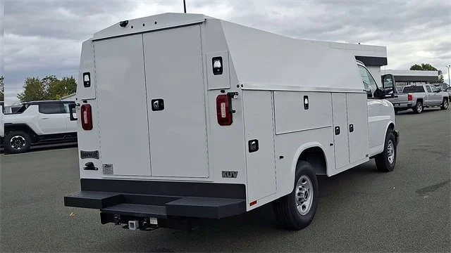 New 2025 Summit White GMC 1WT image 9