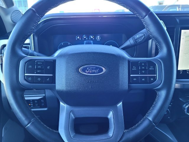 Used 2025  Ford Lariat image 25