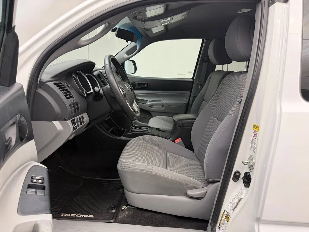 Used 2014 Super White Toyota Base V6 (A5) image 5