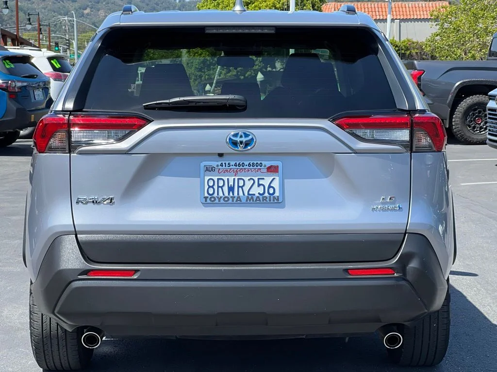 Used 2020 Silver Toyota LE image 10