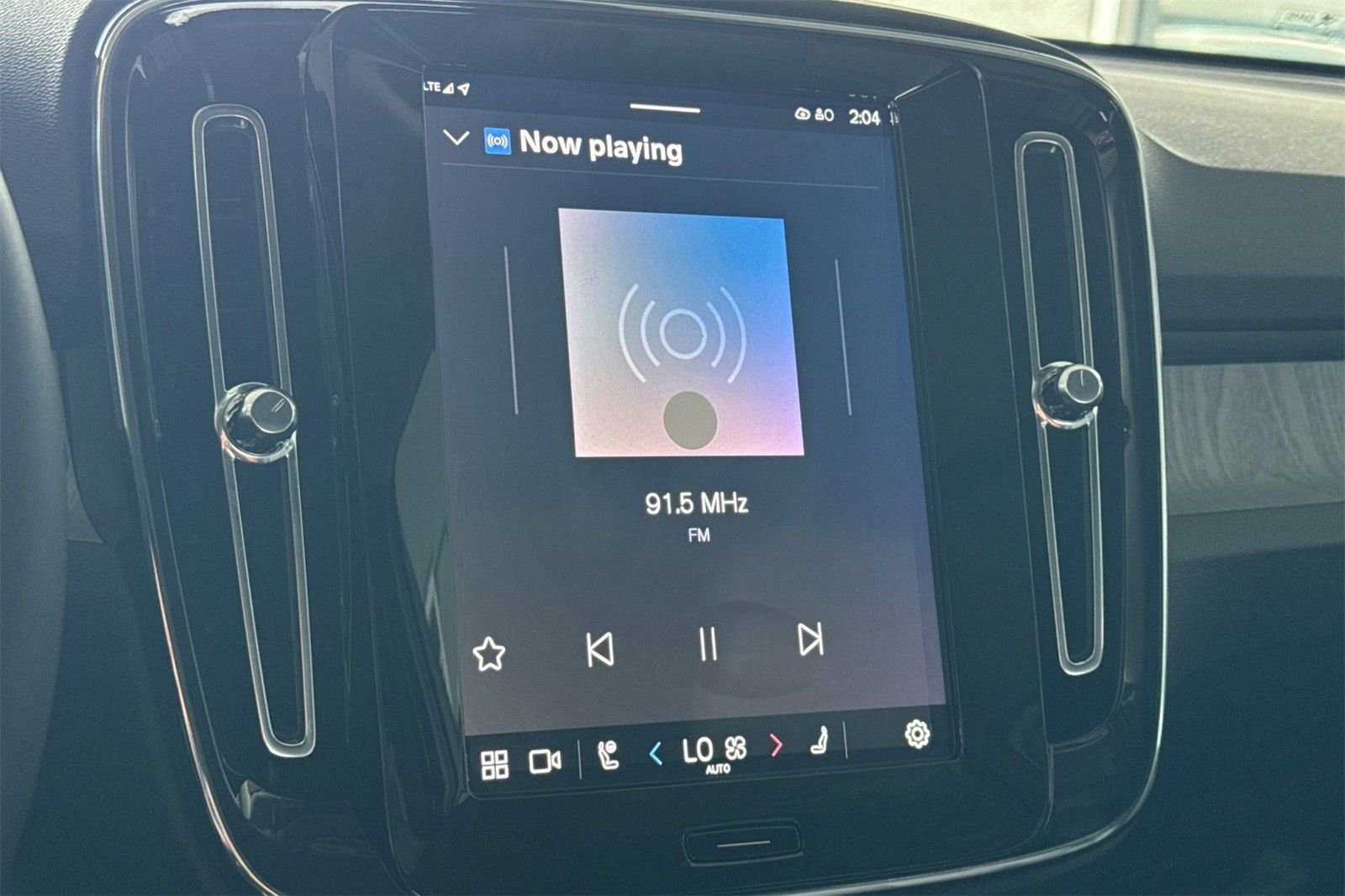 2025 Volvo XC40 Core - Photo 17