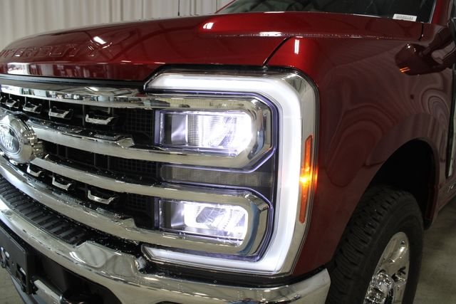 New 2026 Ruby Red Metallic Tinted Clearcoat Ford Lariat image 34