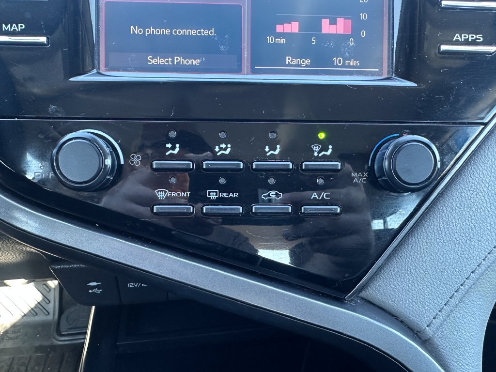 Used 2019 White Toyota LE image 18