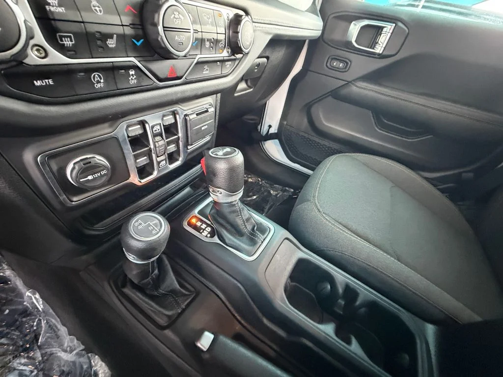 Used 2025 White Jeep Sahara image 22