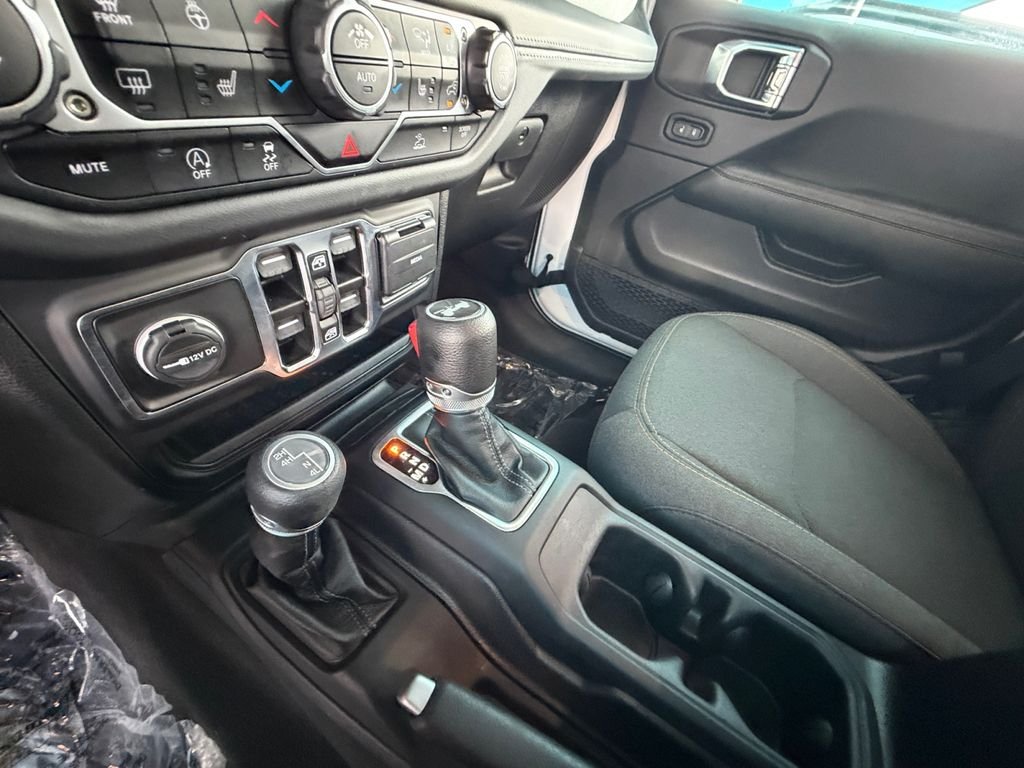 Used 2025 White Jeep Sahara image 22