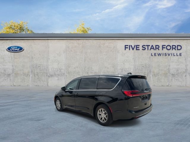 Used 2025 Black Chrysler Select image 6