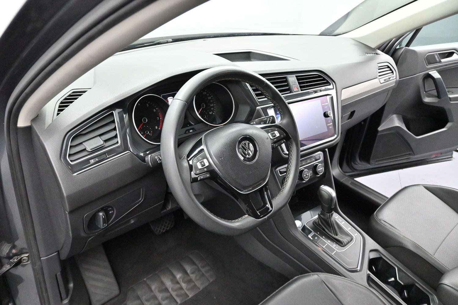 Used 2021 Platinum Gray Metallic Volkswagen SE image 13