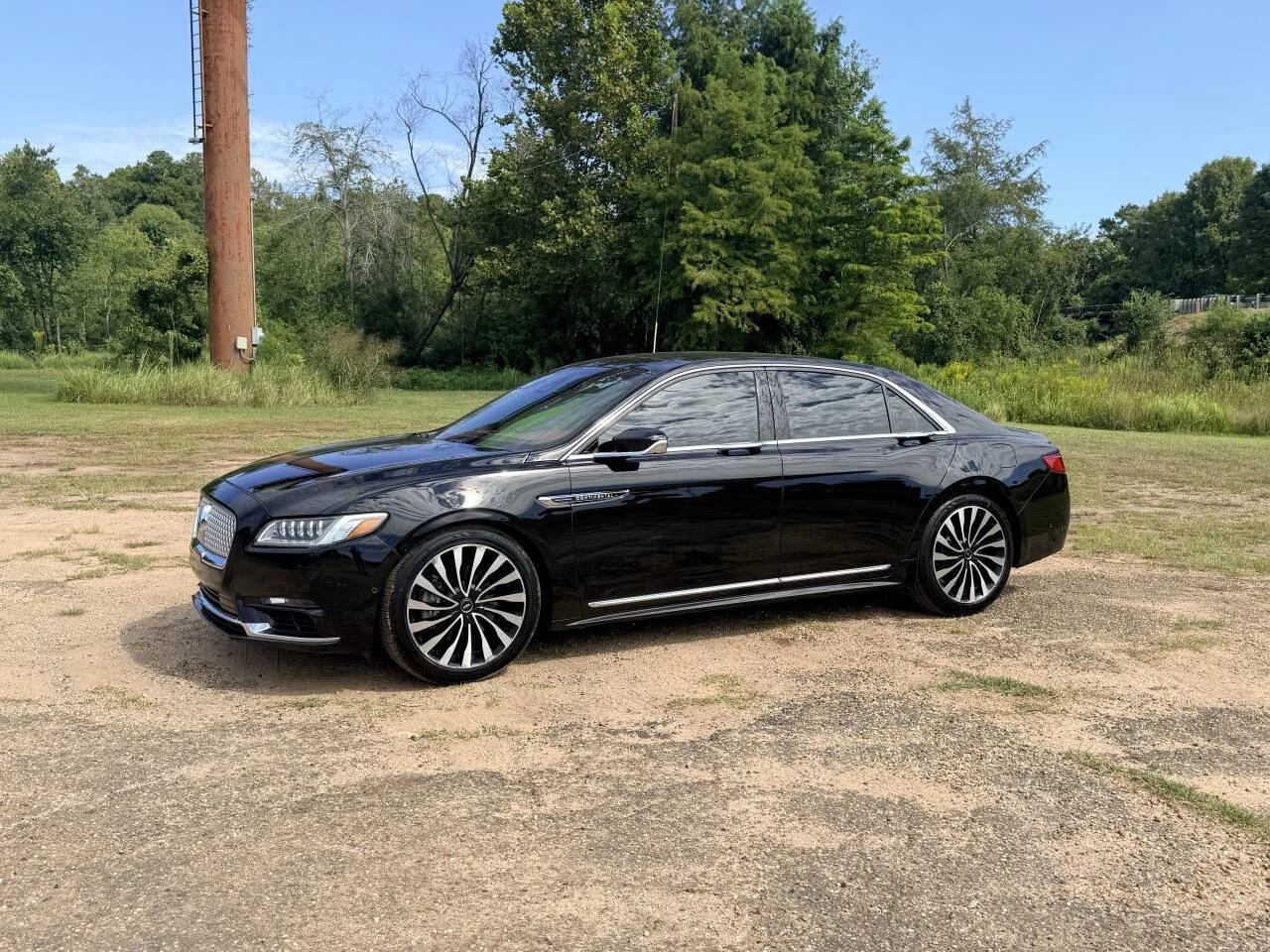 Used 2017 Black Lincoln Black Label AWD 4dr Sedan image 1