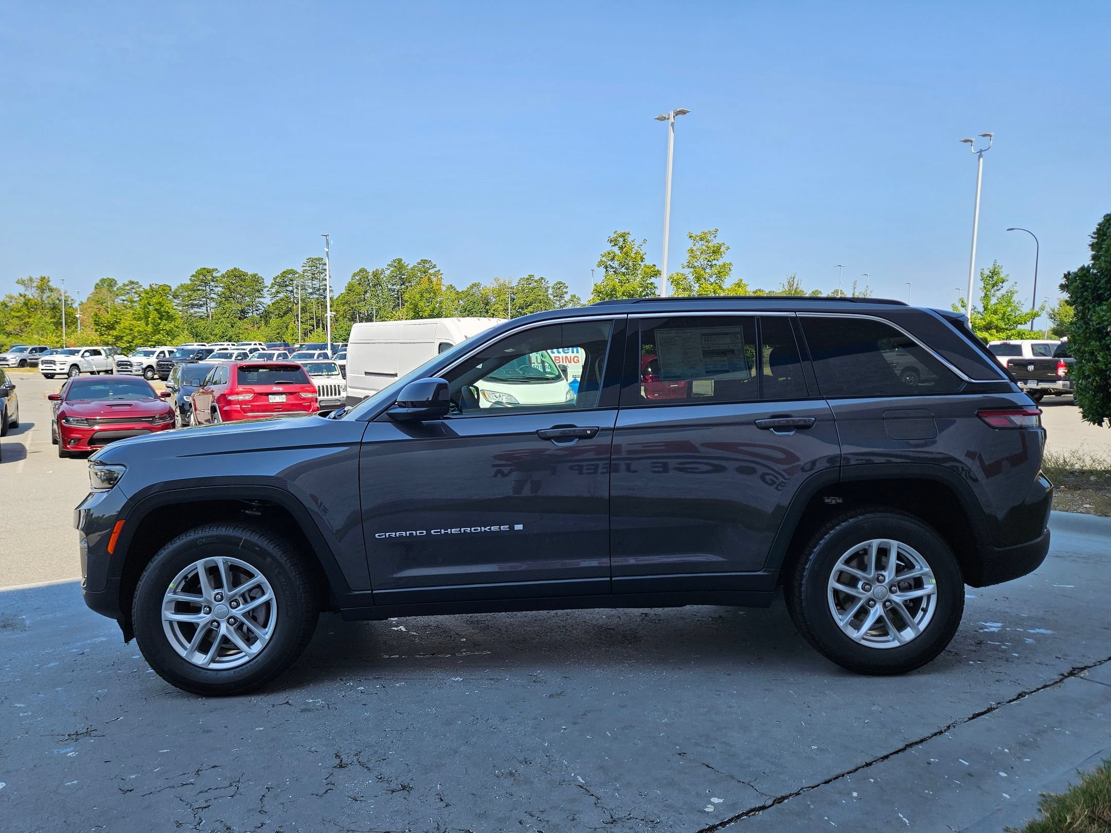 New 2026 Baltic Gray Metallic Clear-Coat Exterior Paint Jeep Laredo X image 4