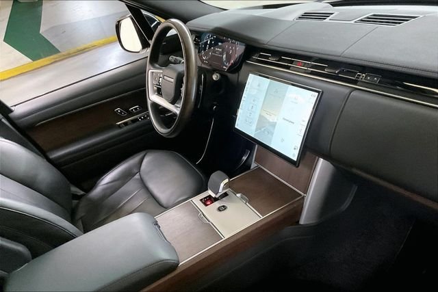 Used 2024 Blue Land Rover SE image 11