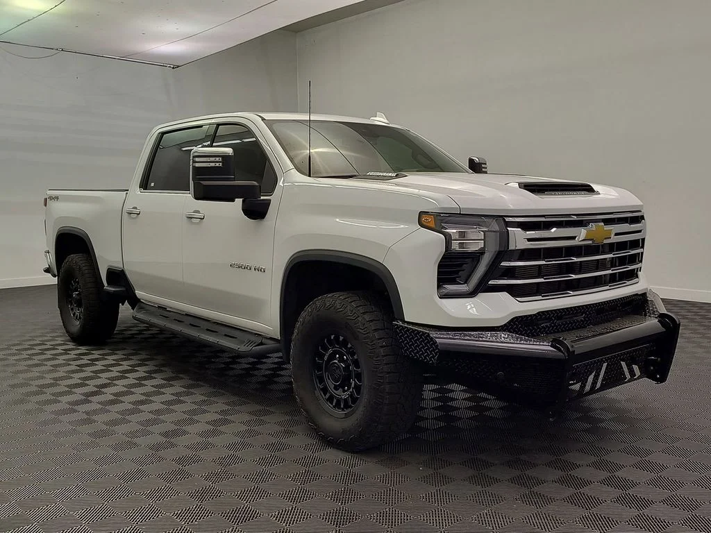 Used 2024 Summit White Chevrolet LTZ image 7