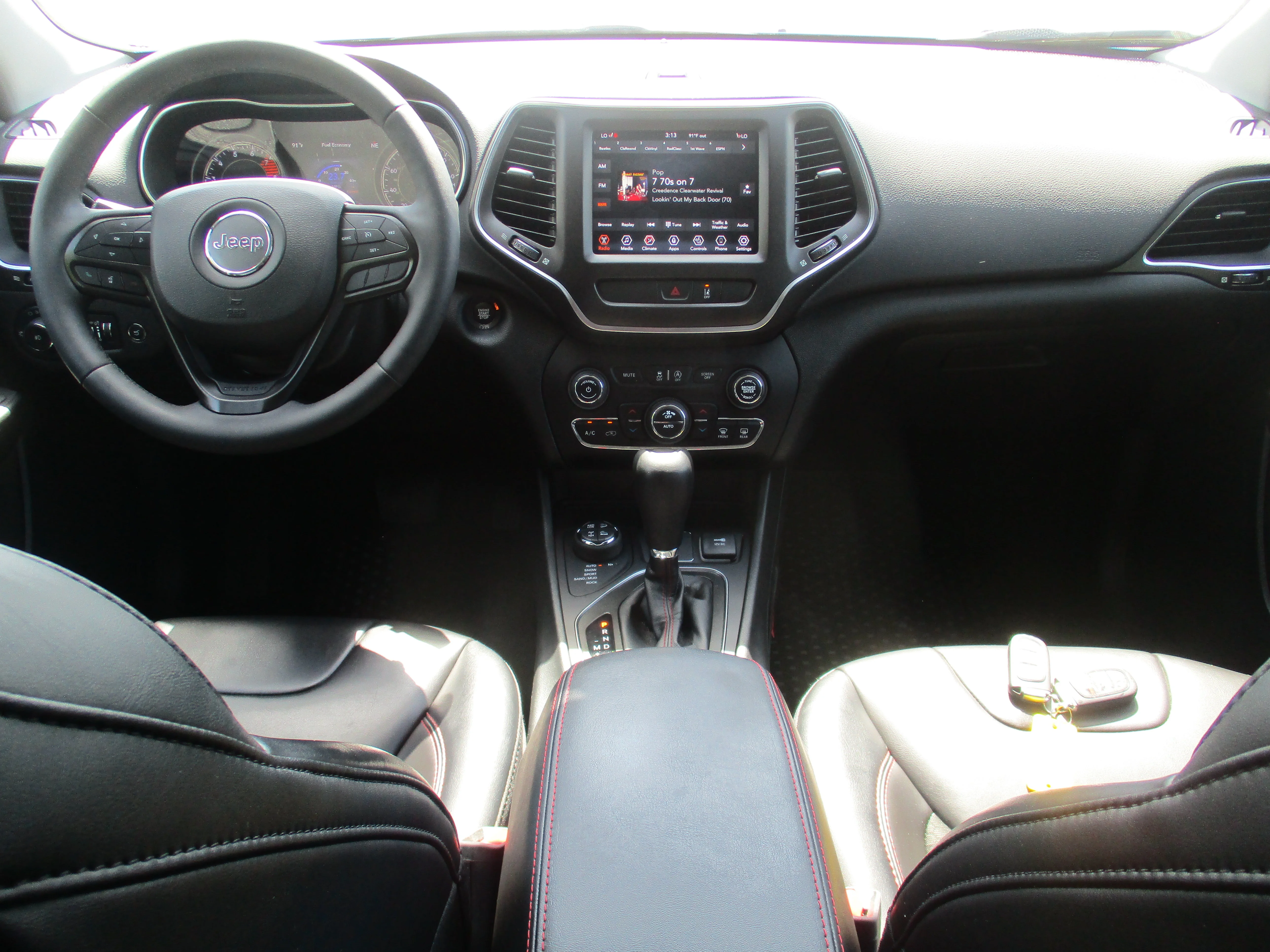 Used 2022 Hydro Blue Pearlcoat Jeep Trailhawk image 6