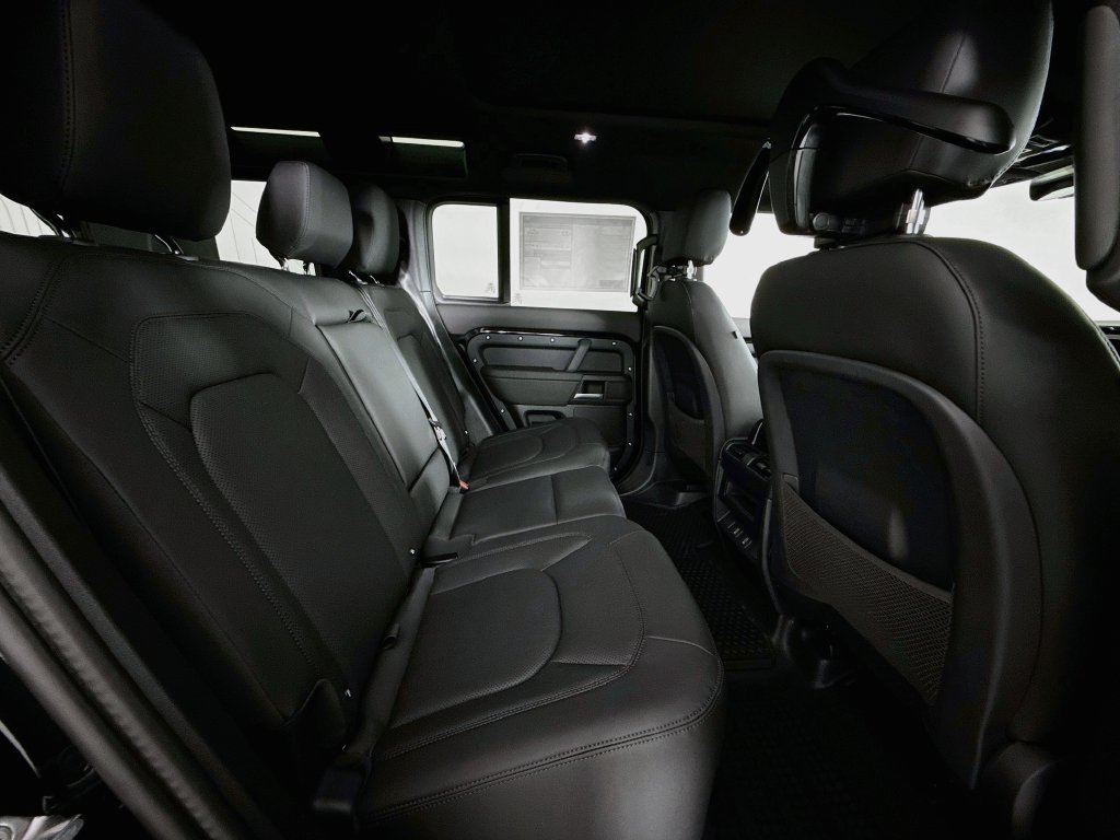 New 2026 Santorini Black Land Rover X-Dynamic SE image 29