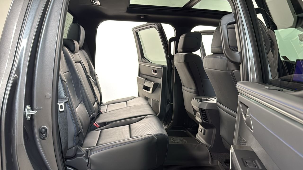 2026 Toyota Tundra Platinum - Photo 17