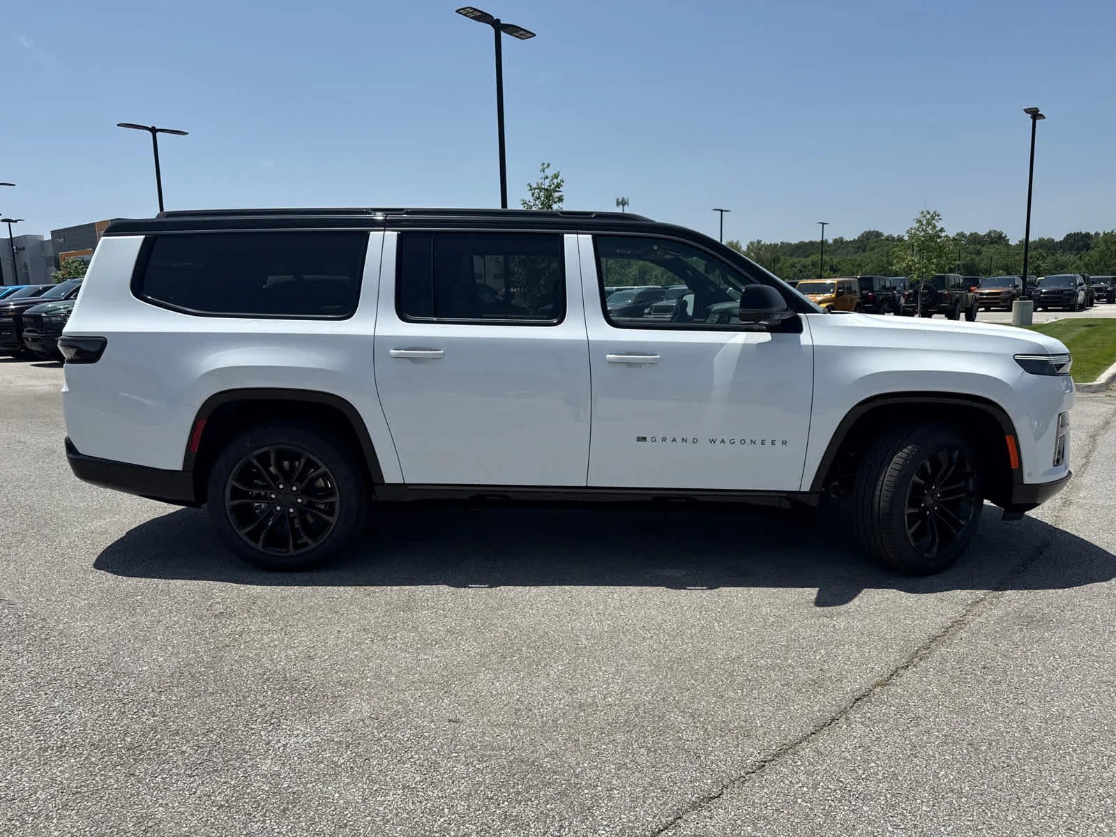 New 2026 Bright White Clearcoat Jeep Summit Reserve image 10