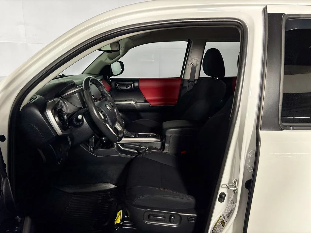 Used 2020 White Toyota SR5 image 11