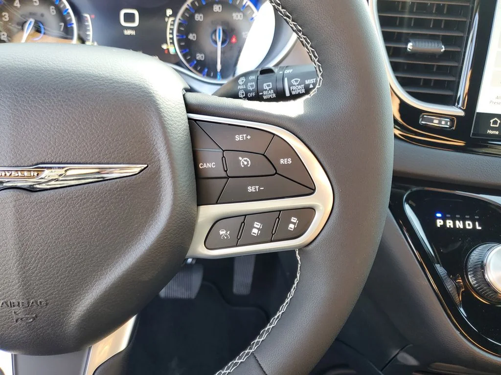 2025 Chrysler Voyager LX - Photo 13