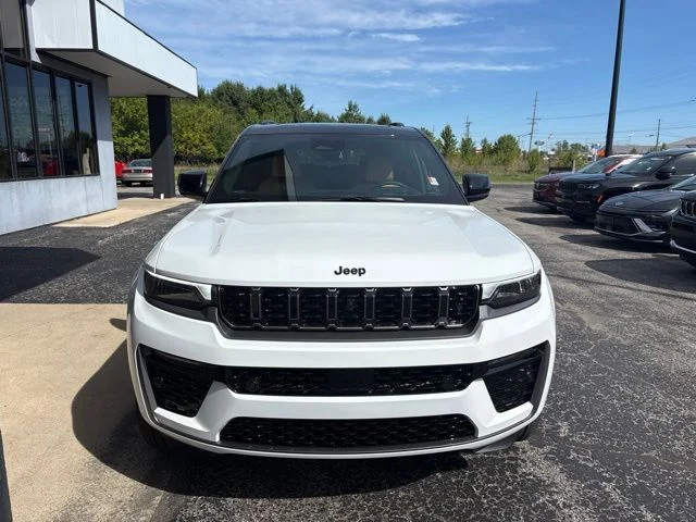 New 2027 White/off-white Jeep Summit image 9