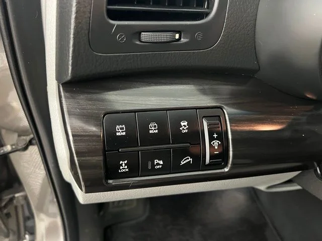 Used 2011 Silver Kia LX image 31