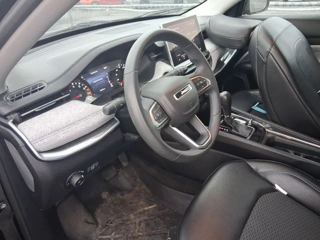 Used 2022 Black Jeep Latitude image 6