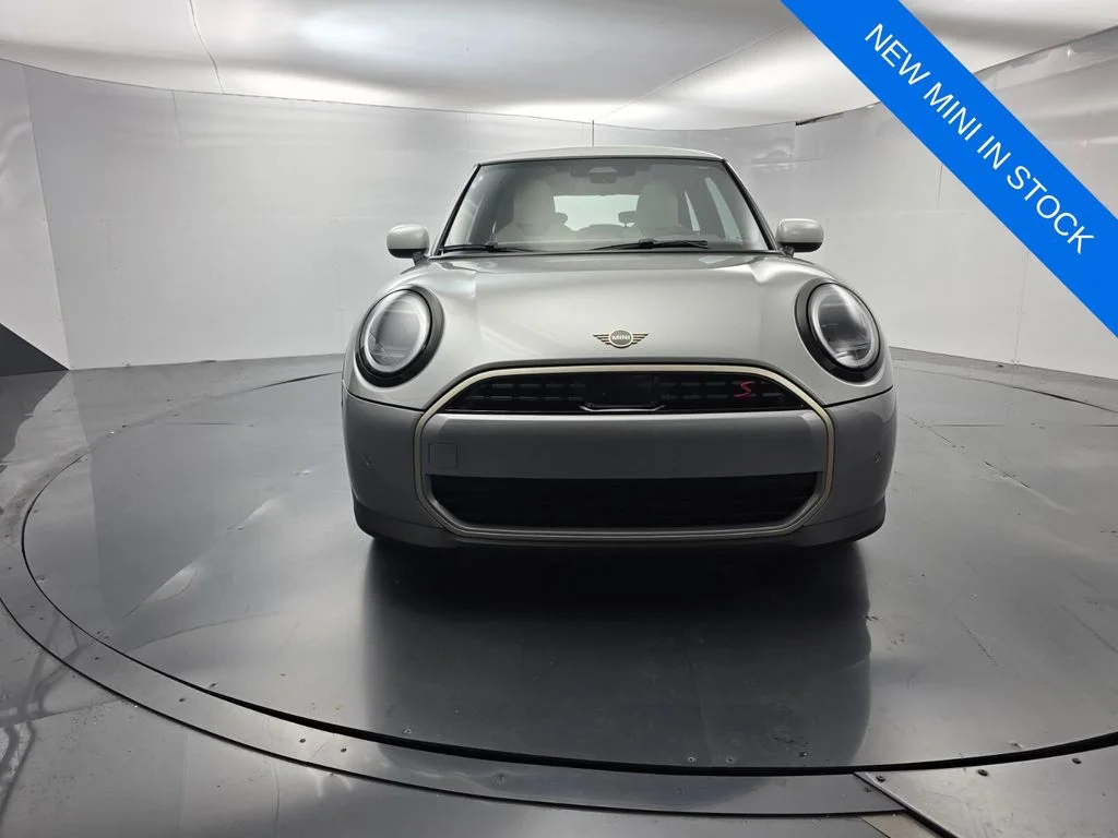 New 2026 Silver MINI Signature Plus image 2