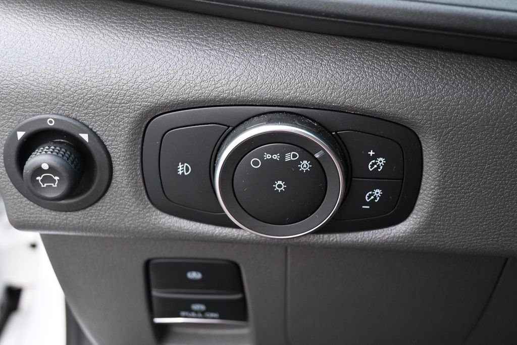 Used 2025 Oxford White Ford Base image 28