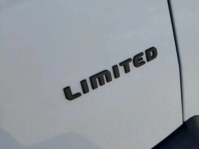 New 2026 Bright White Clear-Coat Exterior Paint Jeep Limited image 5