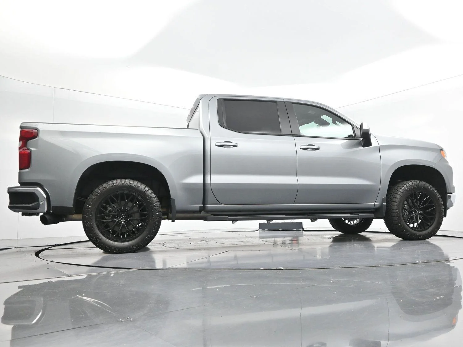 Used 2025 Sterling Gray Metallic Chevrolet LT image 53