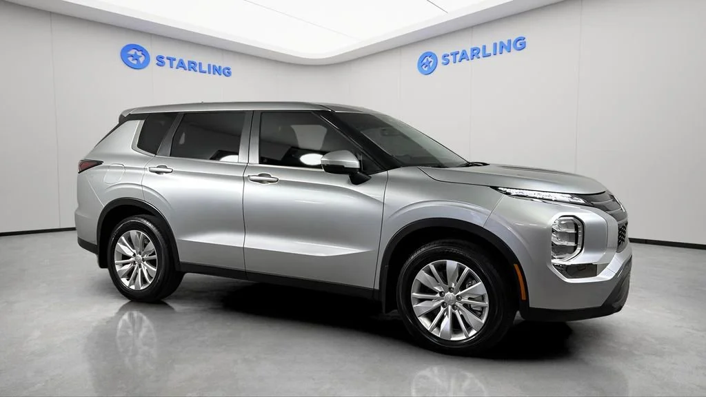 Used 2025 Silver Mitsubishi ES 2.5 2WD image 12