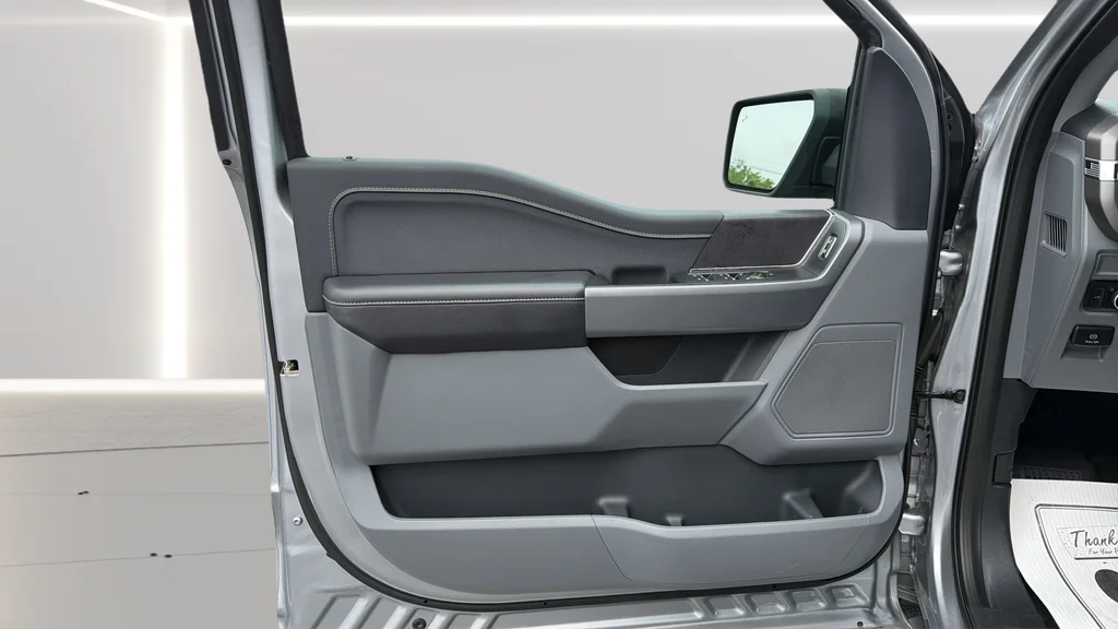 Used 2025 Silver Ford XLT image 21