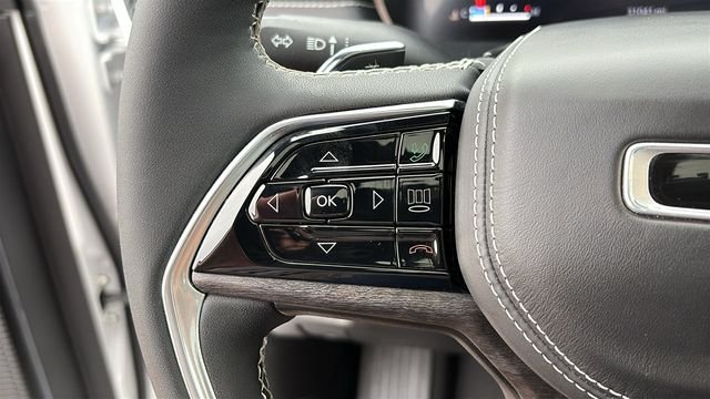 Used 2023 White Jeep Overland image 13