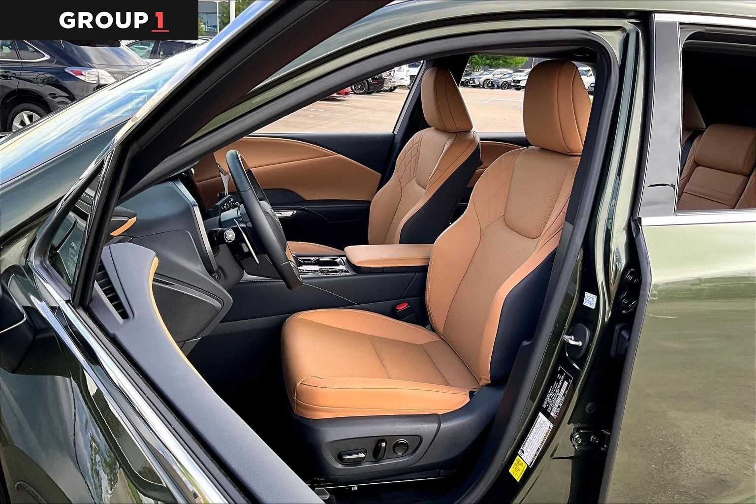 Used 2025 Nori Green Pearl Lexus Premium image 7