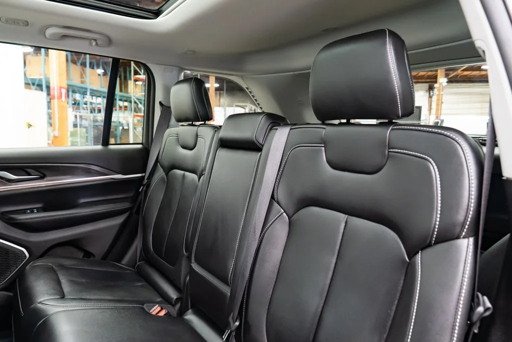 Used 2023 White Jeep 4xe image 29