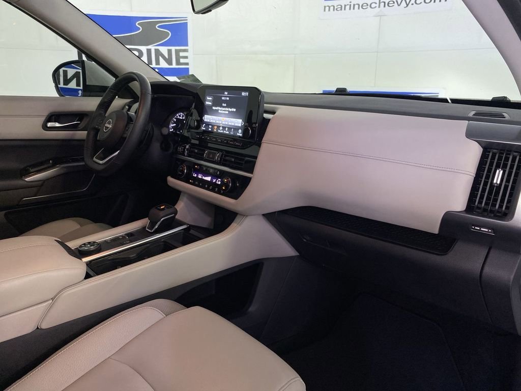 Used 2024 White Nissan SL image 36