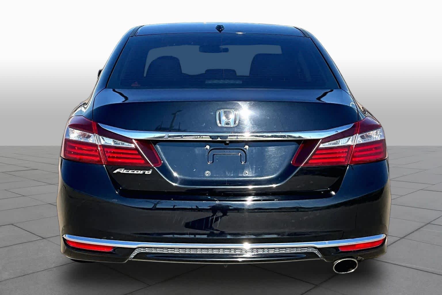 Used 2016 Crystal Black Pearl Honda EX-L image 5