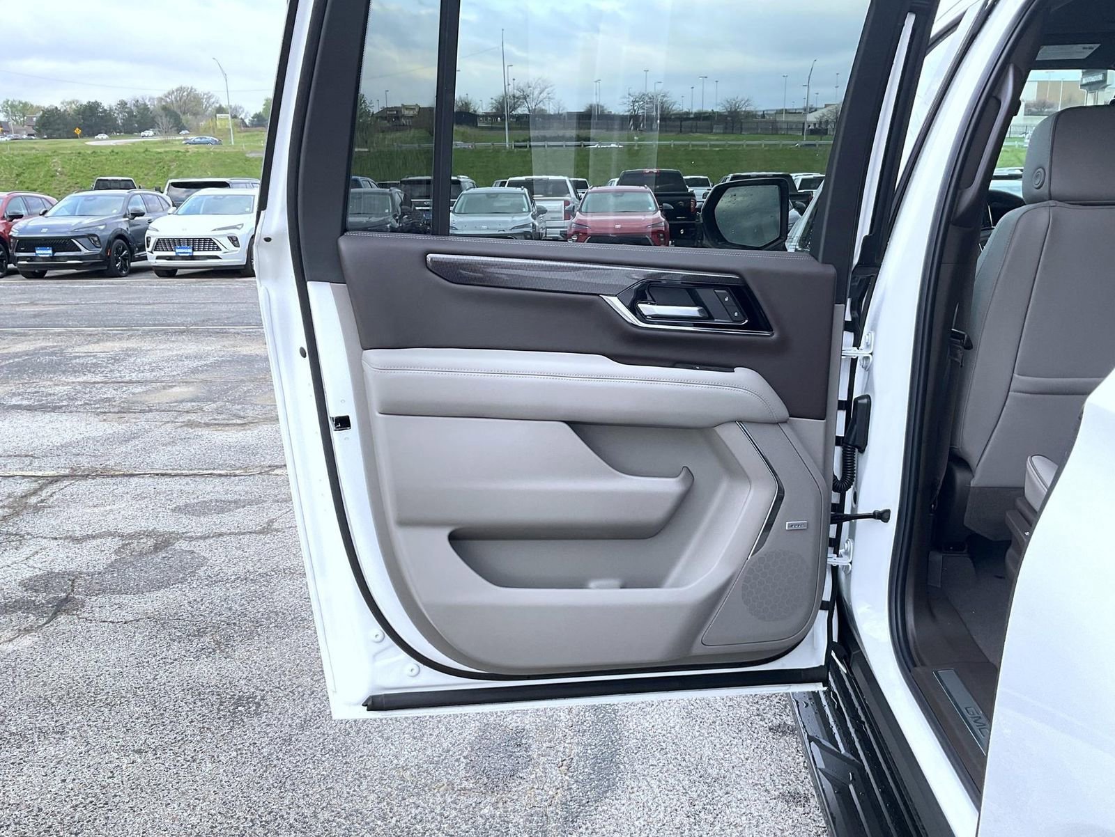 New 2026 Summit White GMC Elevation image 21