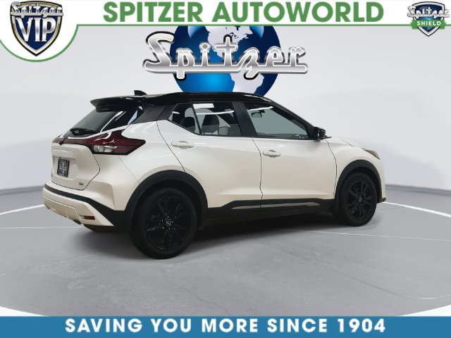 Used 2022 White Nissan SR image 9